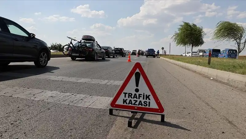 Adana'da Feci Kaza: Kamyonla Otomobil Çarpıştı, Can Kaybı ve Yaralanma Var