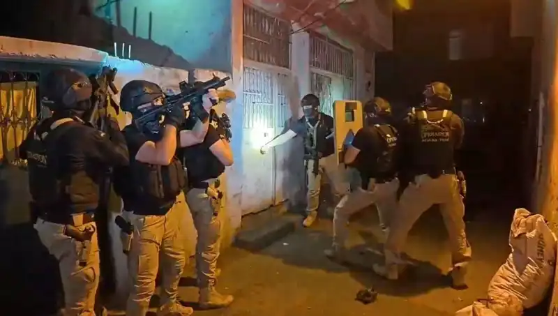 İstanbul'da Büyük DAEŞ Operasyonu: 18 Kişi Gözaltında