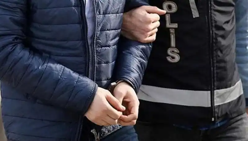 İzmir'de FETÖ Operasyonu: Polisler Arasında Şok Tutuklamalar Gerçekleşti