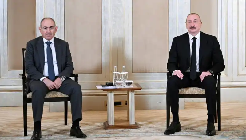 Aliyev ve Paşinyan, Abu Dabi’de Barış Anlaşması İçin Görüştü