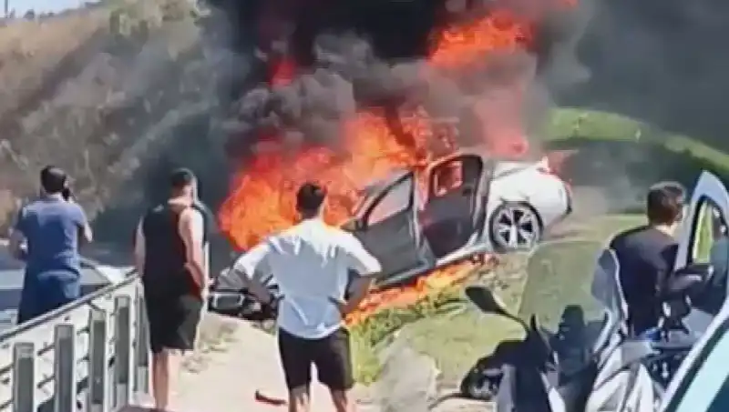 TEM Otoyolu’nda Kazanın Ardından Otomobil Alev Alev Yandı, Panik Anları Yaşandı!