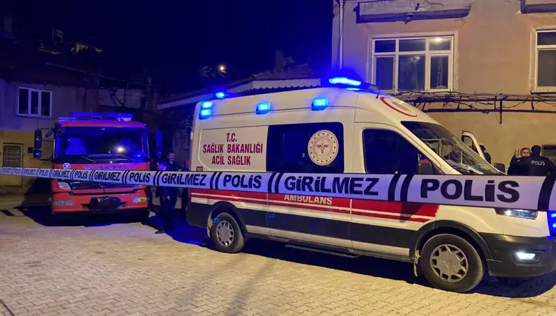 Yaşlı Adam, Evinin İçinde Yanmış Halde Bulundu: Gizemi Derinleşiyor