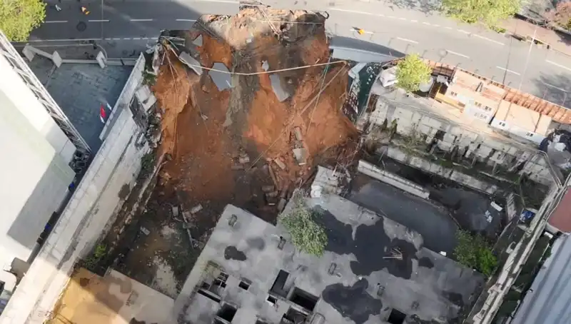 Sarıyer'de Yol Çöktü: Şehrin Yeni Sorunu Nedir?