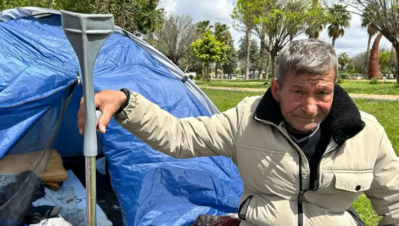 Kaza Sonrası Hayatı Değişen Adam: Parkta Çadırda Yaşamak Zorunda Kaldı