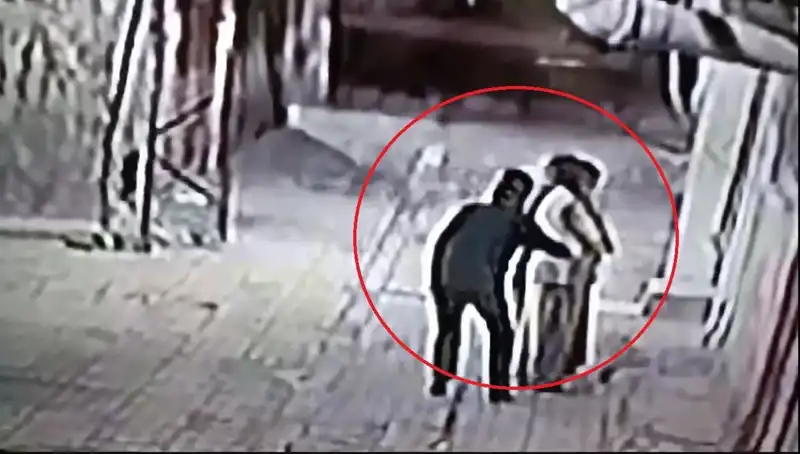 Polisler Pazarcı ve Simitçi Kılığına Girerek Kapkaççılara Büyük Operasyon Düzenledi