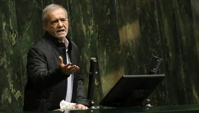 Ekonomik Krizin Gölgesinde Lüks Tatil: İran Cumhurbaşkanı Yardımcısı Görevden Alındı