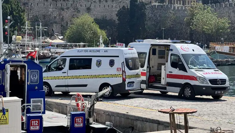 Antalya Plajında Gizemli Bir Olay: Denizde Erkek Cesedi Bulundu!