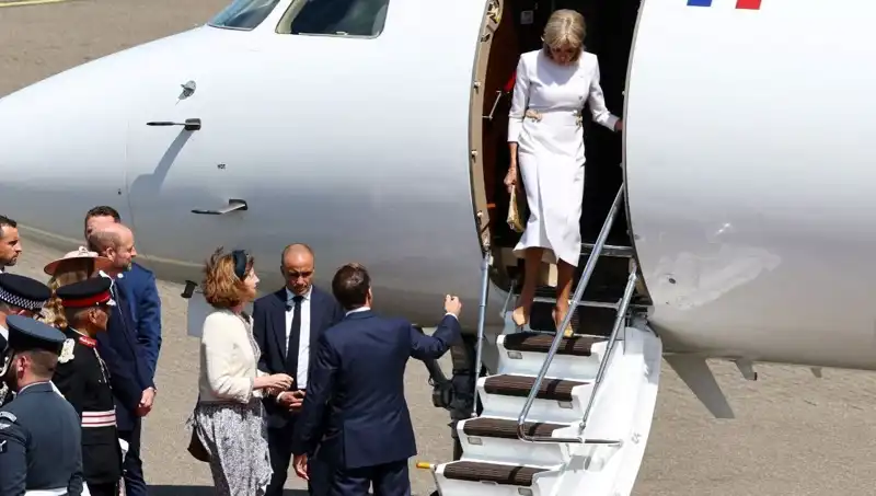 Macron Çiftinde Büyüyen Kriz: Eşinin Görmezden Gelişi Neyi Anlatıyor?
