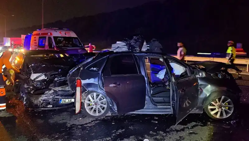 TEM Otoyolu'nda Zincirleme Kaza: 7 Kişi Yaralandı, Yol Tıkandı!