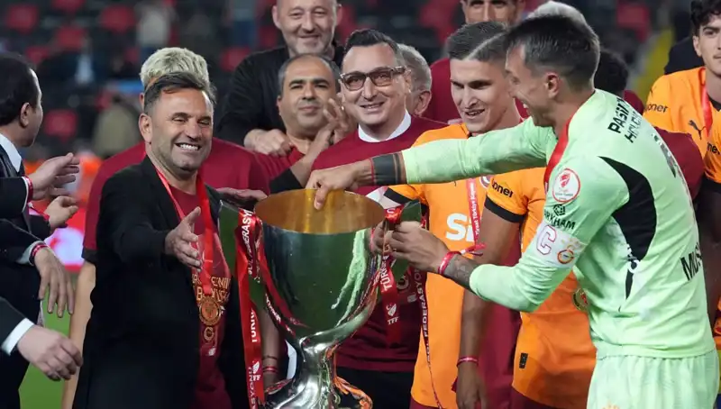 Okan Buruk Galatasaray'da Gelecek Hedeflerini Netleştirdi