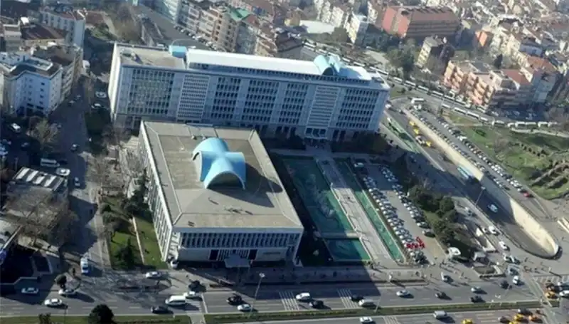 İstanbul Büyükşehir Belediyesi'nde Soruşturma: 'Enderun' WhatsApp Grubu Mesajları İnceleniyor