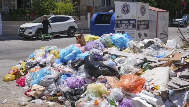 İzmir’de Çöp Yığınları Sorunu: Şehrin Temizliği Tehdit Altında mı?