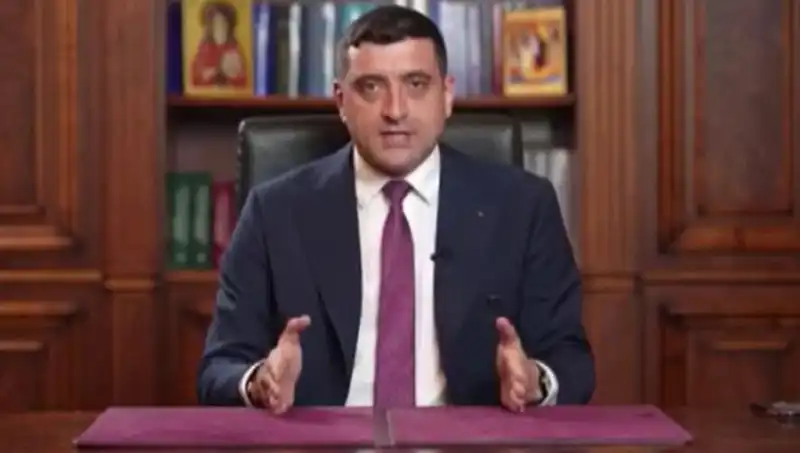 Romanya’nın Seçimlerinde Aşırı Sağcı Aday Beklentileri Geride Bıraktı