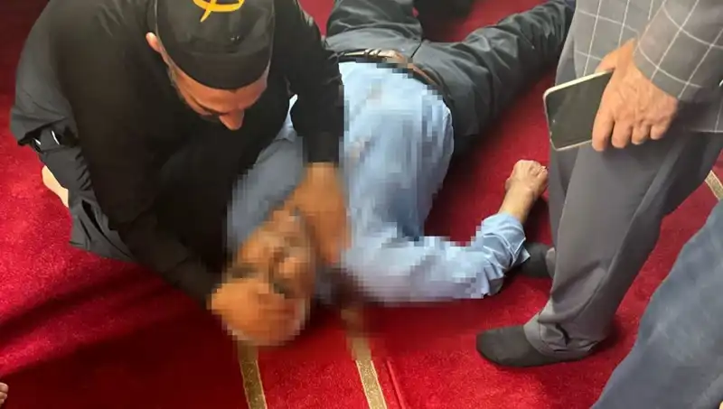 Camide Cami Cemaatini Şoke Eden Bıçaklama Olayı: Ne Oldu?