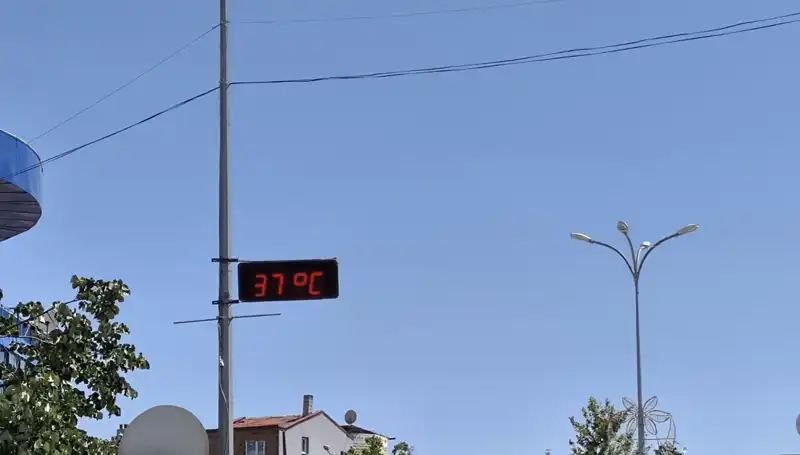 Sıcaklık Rekorları Kırılıyor: Termometreler 38 Derecelere Dayandı!