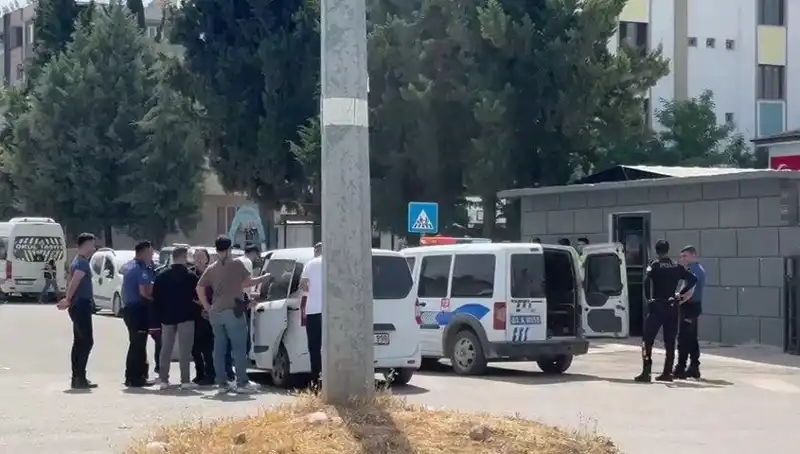 Adliye Önünde Neler Oldu? İki Aile Arasında Korkunç Kavga