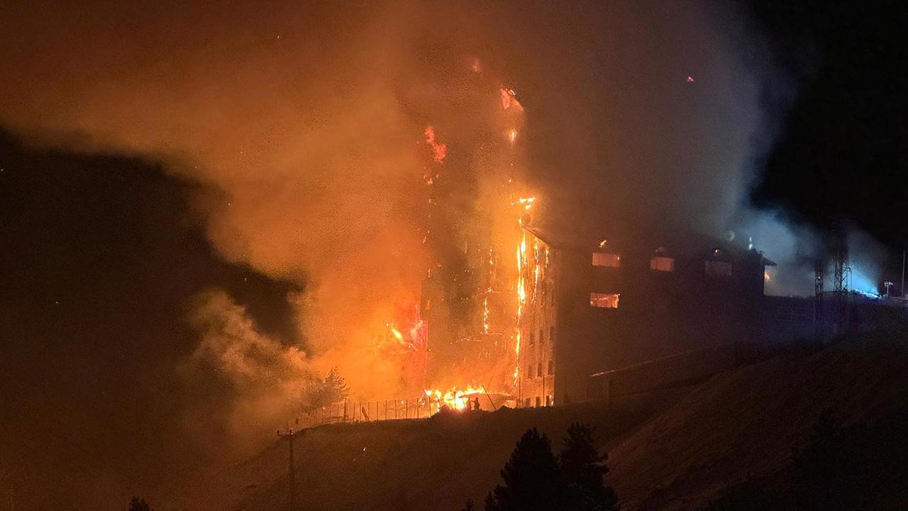 Kartalkaya'da Otel Yangını: 3 Ölü, 21 Yaralı.