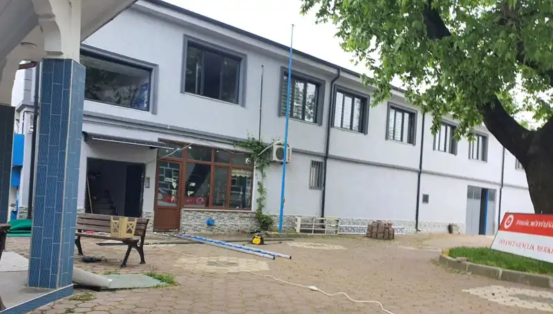 Tabela Asma İşi Sırasında 3 Metreden Düşen İşçi Hastanelik Oldu