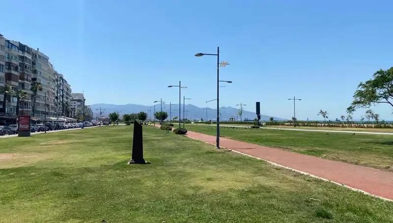 İzmir'de Sıcaklık Rekoru: Kordon Boş Kaldı, Vatandaş Nerede?