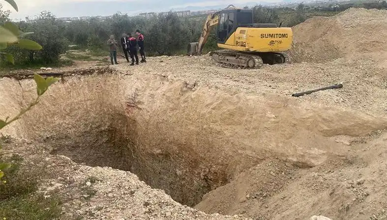 İzinsiz Kazı Yapan 4 Kişi Gözaltına Alındı: Olayın Ardındaki Sır Perdesi