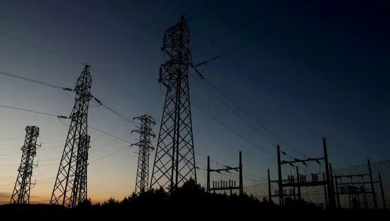 İzmir'de Elektrik Kesintileri: Hangi İlçeleri Etkiliyor, Neden Oluyor?