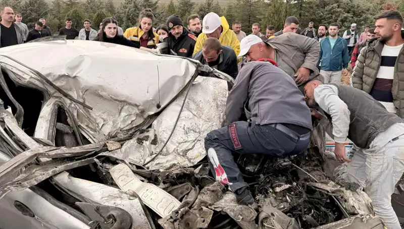 TIR ile Çarpıştı: Araç Kağıt Gibi Ezildi, Sürücü Kaza Anını Anlattı