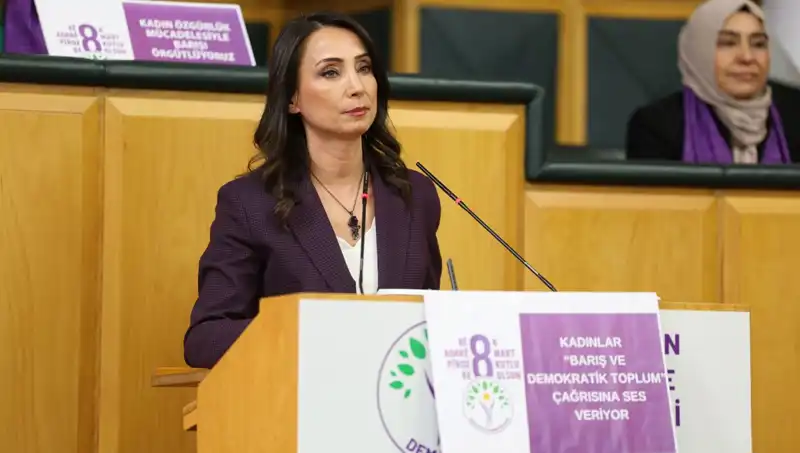 Tülay Hatimoğulları: Siyasette Yeni Bir Ses ve Vizyon Sahibi Kadın Lider