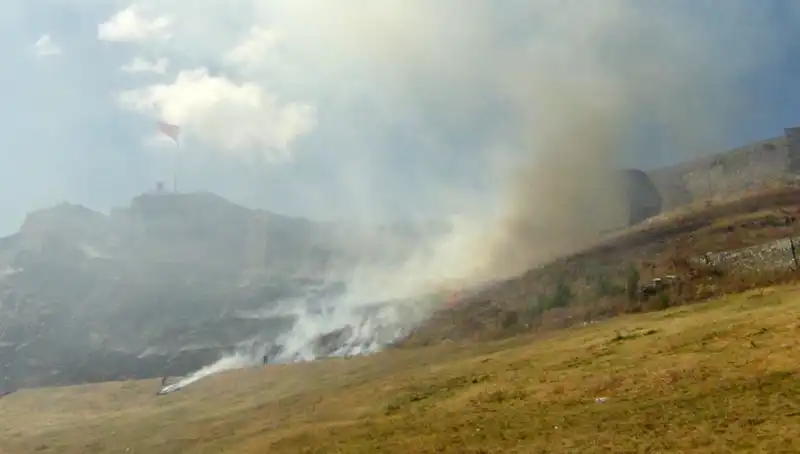Kars Kalesi Etrafında Yangın Paniği: Anız Yangını Neden Kaygı Verdi?