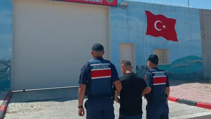 Afyon’da Farklı Suçlardan Aranan 9 Kişi Yapılan Operasyonda Yakalandı