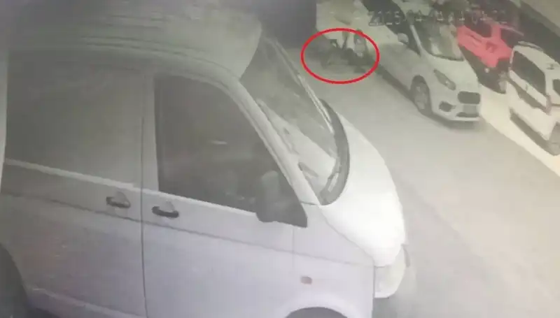 Bisiklet Sürerken Hayatını Kaybetmemek İçin Son Anda Kurtarıldı!