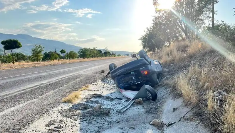 Adıyaman'da Otomobil Kazası: Takla Atan Araçta Sürücü ve Yolcuların Durumu Merak Ediliyor
