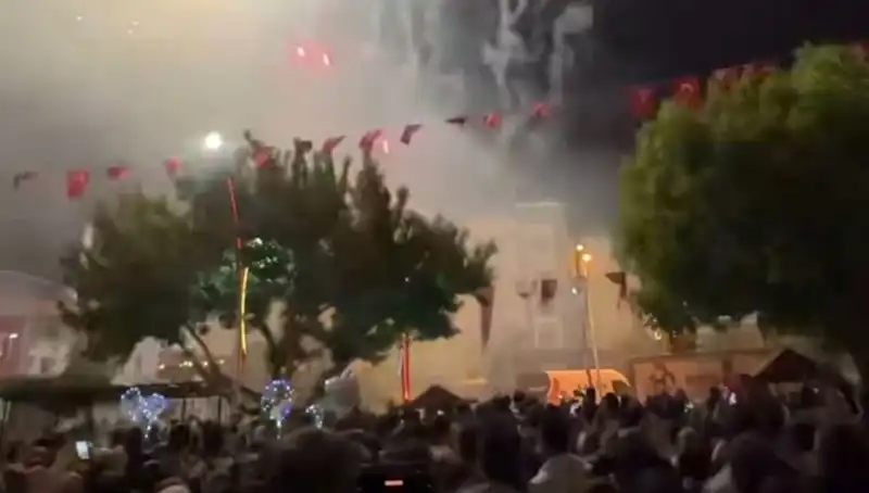 Havai Fişek Gösterisine Katılanlar Hastanelik Oldu: Olayın Şoke Eden Ayrıntıları