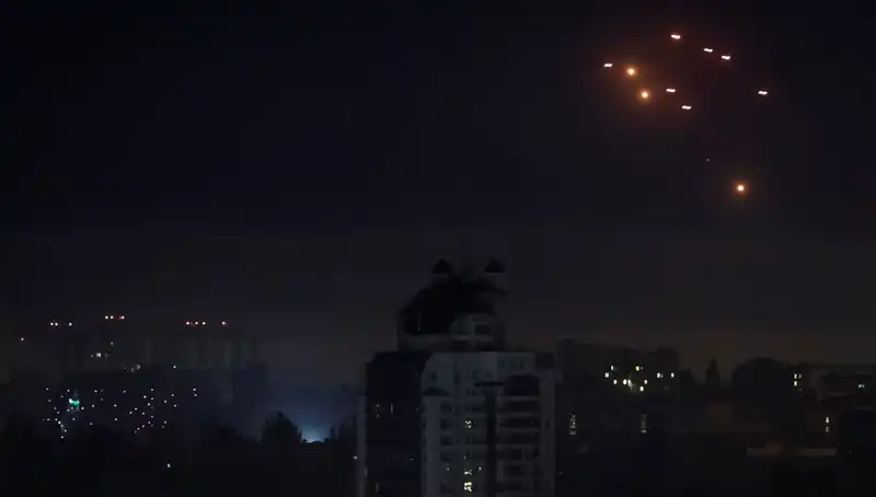 Rusya'nın Kiev'e Yönelik Hava Saldırıları ve Sumi'deki Tahliyeler: Son Gelişmeler
