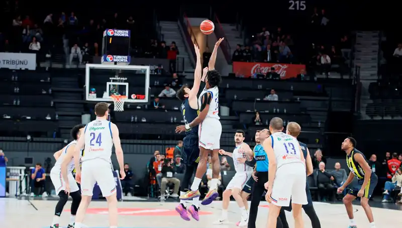 Anadolu Efes ile Panathinaikos, Basketbol Arenasında Karşı Karşıya Geliyor!