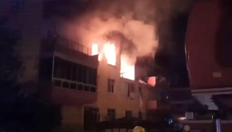 Konya'da Dört Katlı Binada Yaşanan Doğalgaz Patlaması: 12 Yaralı