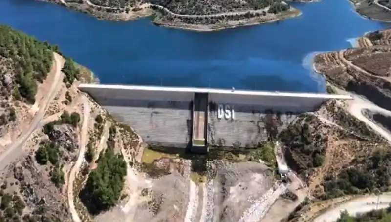 Çeşme'nin Su Hasreti Sona Erdi: Yeni Proje ile Kesintilere Veda!