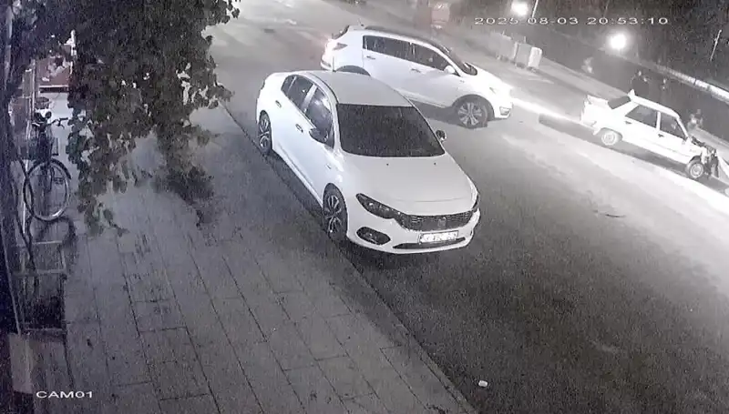 Yaya Geçidinde Korkunç Kaza: Arkadan Çarpan Araçlar Yaya Yaşamını Tehdit Etti