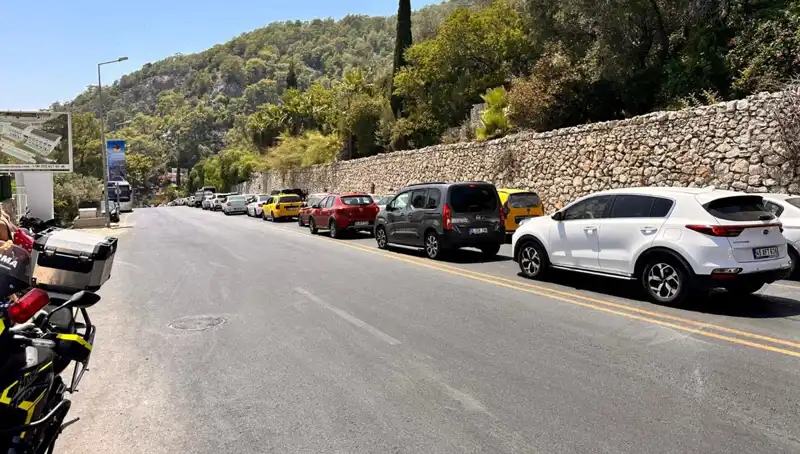 Fethiye-Ölüdeniz Yolunda Yaz Tatili Yoğunluğu: Üç Kilometrelik Kuyruk Oluştu