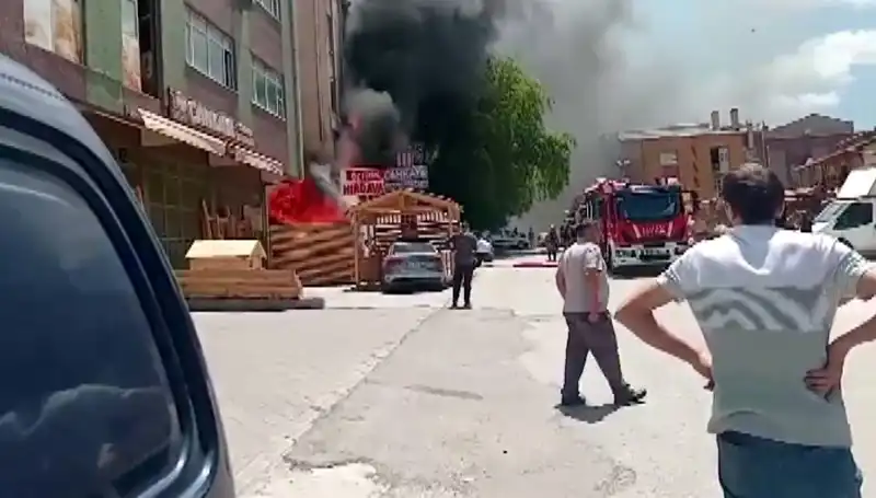 Ankara'da Yangın Paniği: İş Yerlerini Saran Alevler Neden Yükseldi?